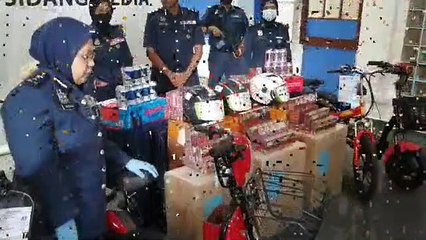 马六甲查获非法电动脚车，卖家被捕🚨