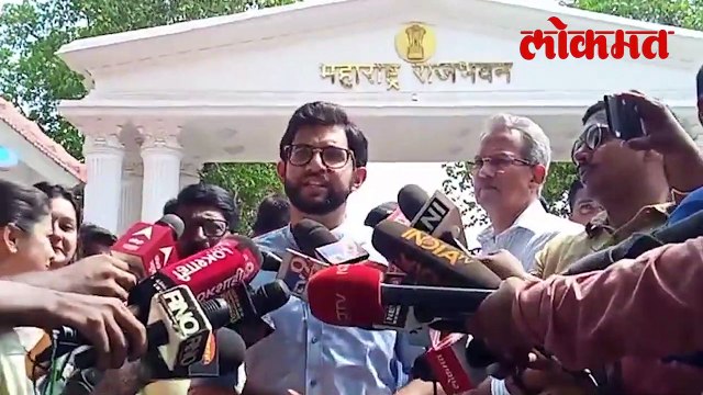 शिंदेंच्या संपर्कात नक्की कोण कोण आदित्य ठाकरेंनी चिमटाच काढला