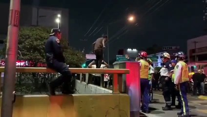 Mexican policeman prevents a suicide attempt, on a bridge, with no safety equipment.