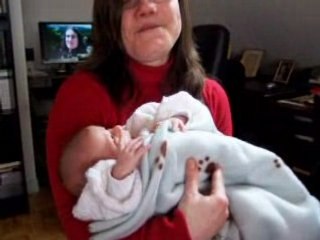 Lilith dans les bras de Claire !