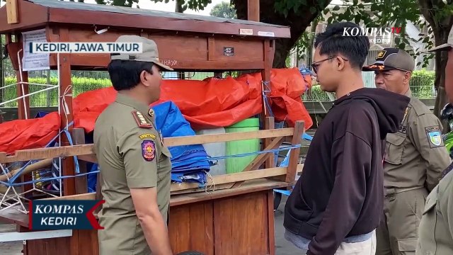 Parkir Sembarangan, Puluhan Gerobak PKL Diangkut Satpol PP Kabupaten Kediri