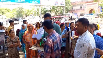 Video: पानी की किल्लत पर भड़के लोग, मटका फोड़ प्रदर्शन