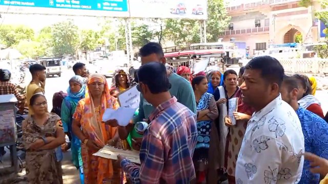 Video: पानी की किल्लत पर भड़के लोग, मटका फोड़ प्रदर्शन