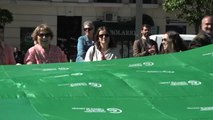 La Asociación Española Contra el Cáncer despliega de nuevo su bandera con el objetivo de superar el 70% de supervivencia en cáncer
