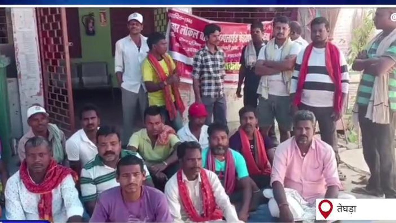 बेगुसराय: नगर परिषद की मनमानी के विरोध में सफाईकर्मीयों ने दिया धरना, जताया विरोध