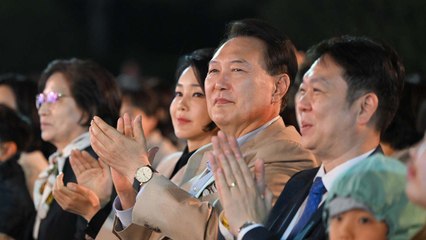 尹 부부, 청와대 개방 1주년 기념 특별음악회 참석 / YTN