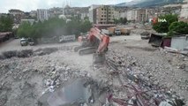 Kahramanmaraş'ta ağır hasarlı yapılar yıkılıyor, enkaz kaldırma çalışmaları sürüyor