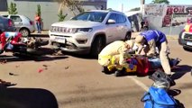 Motociclista tem fratura no punho após colisão com Jeep no Centro