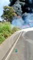 Briga causa batida entre ônibus e carreta e provoca incêndio na BR-365 em MG