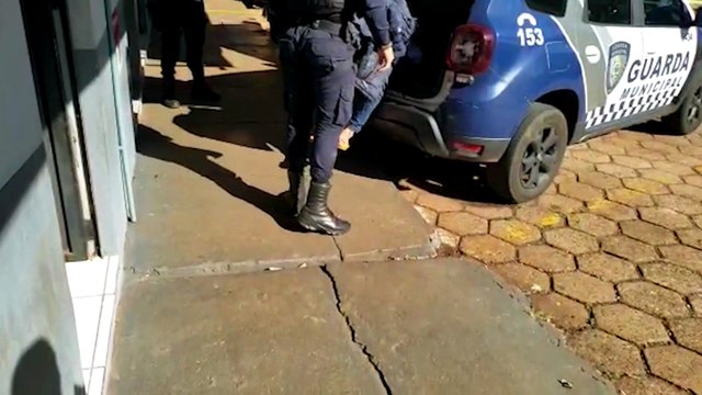 Procurado pela Justiça pelos crimes de associação e tráfico de drogas é detido pela GM no Riviera