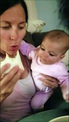 Ce bébé a vraiment envie de croquer dans le burrito