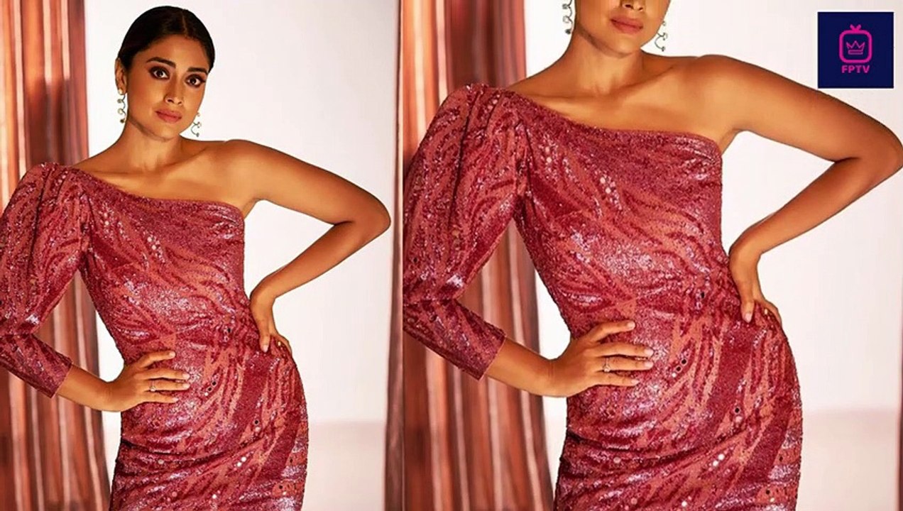 Shriya Saran In Sizzling Tight Outfits
