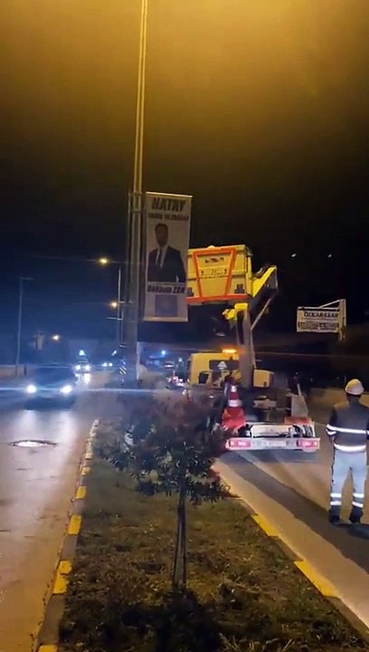 İyi Parti adayı Gökhan Zan, seçim afişinin indirildiği anları paylaştı: Benden bu kadar çok korkmayın
