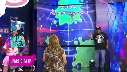 Tremenda señora le quita el micrófono a 'La Mole'