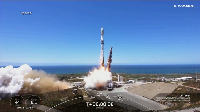 شاهد: صاروخ فالكون 9 ينجح في وضع 51 قمراً صناعياً جديداً لشبكة ستارلينك في المدار