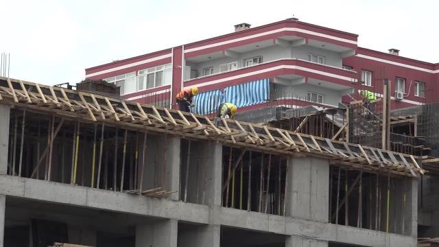 İzmir Büyükşehir Belediye Başkanı Tunç Soyer, Karşıyaka Örnekköy Kentsel Dönüşüm Projesi'nde Hak Sahipleriyle Bir Araya Geldi