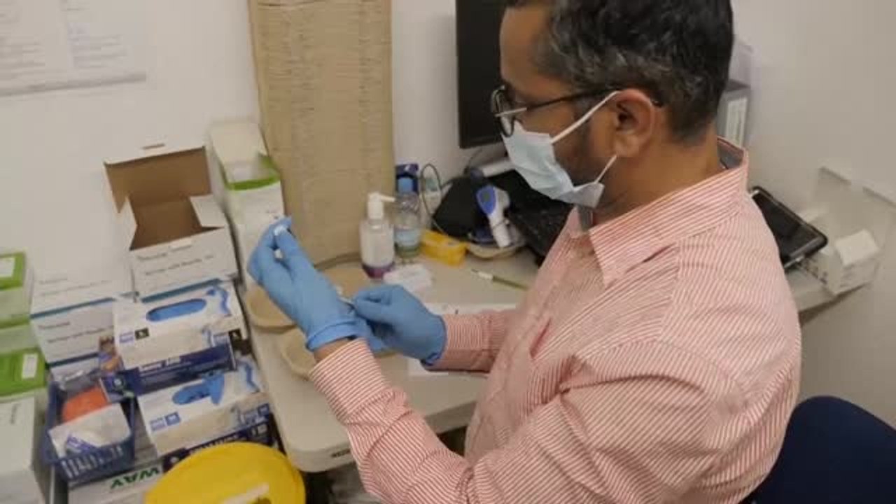 Reino Unido va a permitir diagnosticar en las farmacias las dolencias más comunes