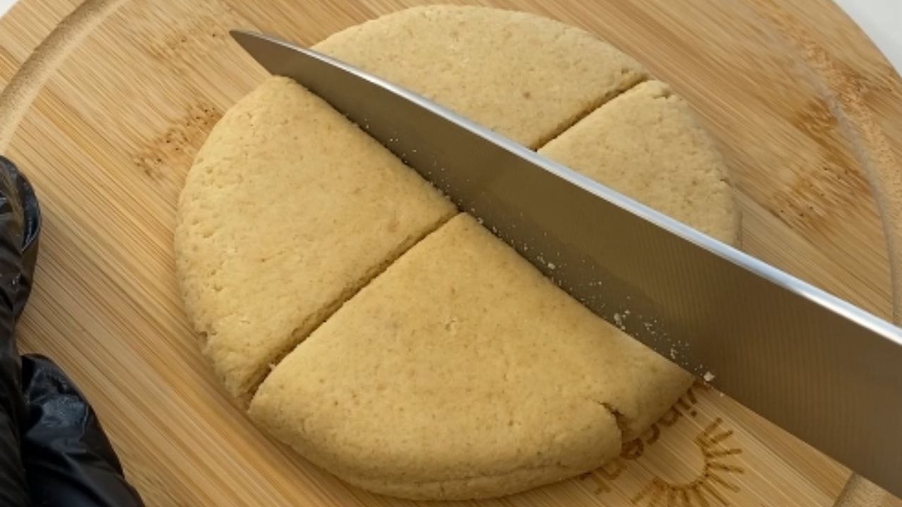 Woman makes the best Halloween Bat cake pops *Easy Halloween Recipe*