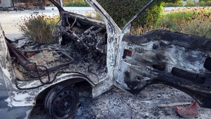 سيارات محترقة ودمار في المباني في بيشاور غداة التظاهرات