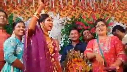 নববধূর অভিনব প্রতিবাদ,  বিয়ের মণ্ডপ থেকে স্লোগান 'নিয়োগ চাই, নিয়োগ চাই'   | Oneindia Bengali