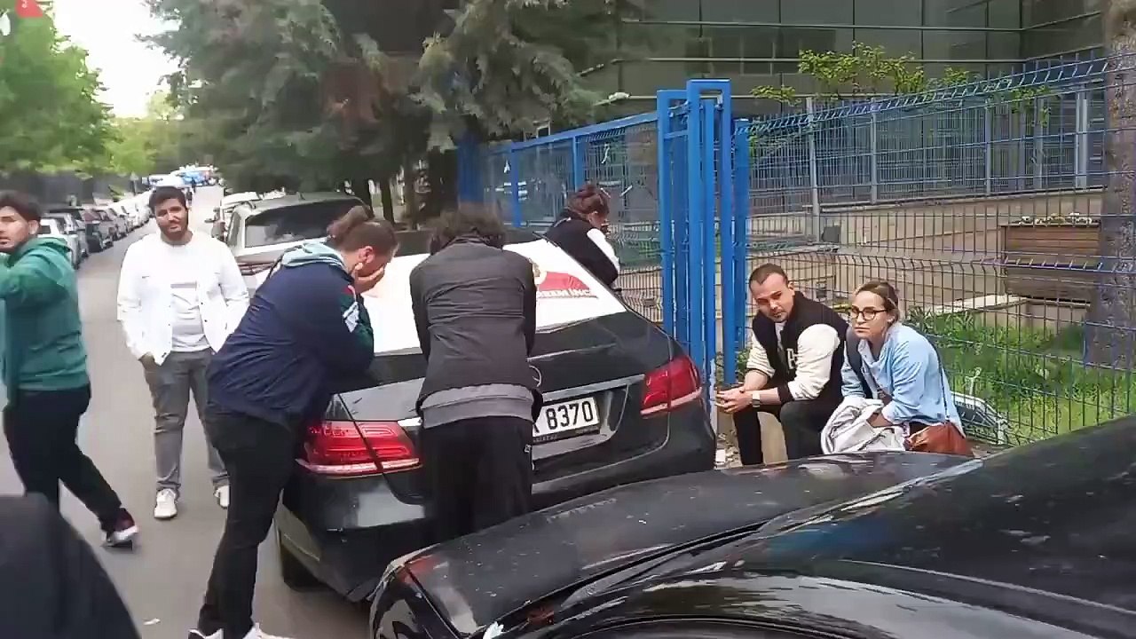 Memleket Partili gençler İnce'nin adaylıktan çekilmesinin ardından gözyaşlarını tutamadı