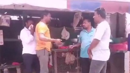 పెద్దపల్లి: చికెన్ సెంటర్‌లో దుర్వాసన.. మూసేసిన మున్సిపల్ కమిషనర్