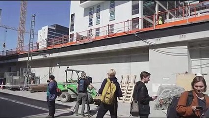 Una veintena de heridos, la mayoría niños, al colapsar una pasarela en Helsinki