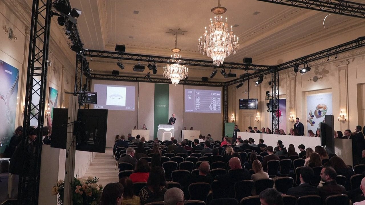 Umstrittene Horten-Juwelen: Millionen-Erlös bei Versteigerung