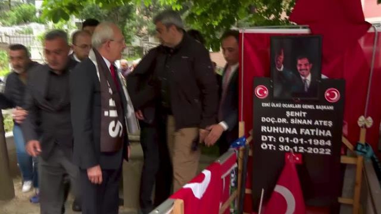 Kılıçdaroğlu, Sinan Ateş'in Mezarını Ziyaret Etti