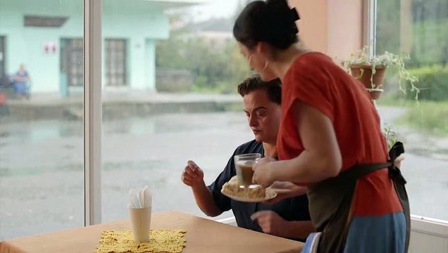 Merle merle mûre EXTRAIT VO Au restaurant