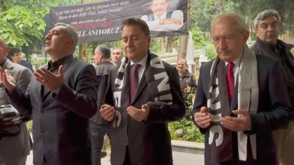 Télécharger la video: Kılıçdaroğlu, Sinan Ateş'in kabrini ziyaret etti