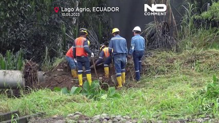 Öl spritzt aus Pipeline und verseucht Wasser