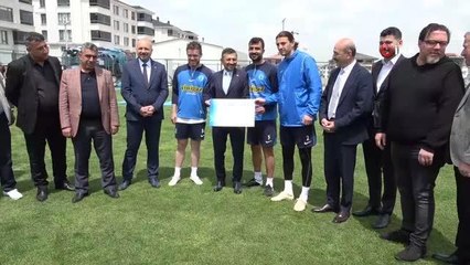 Milletvekili Erbaş'tan şampiyonluk mücadelesi veren Belediye Kütahyaspor'a tam destek