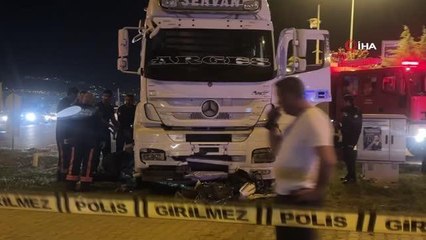 Tırın altında kalan motosiklet sürücüsü hayatını kaybetti