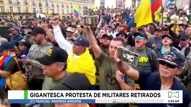 Militares retirados que protestaron contra el Gobierno