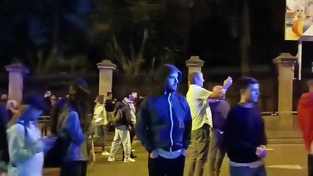 Asistentes de las dos manifestaciones se increpan en la Bonanova