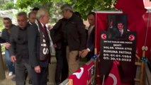 Kılıçdaroğlu, Eski Ülkü Ocakları Genel Başkanı Sinan Ateş'in Mezarını Ziyaret Etti