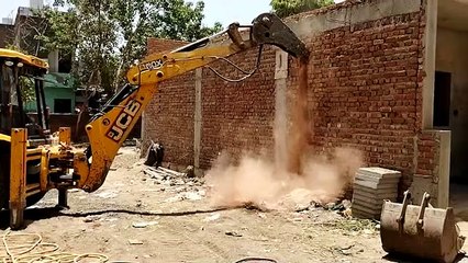 Video.... अहमदाबाद के तीन वार्डों में अवैध निर्माण गिराए