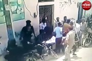 Meerut Nikay Chunav: कहीं पर सिपाही से हाथापाई कर फाड़ी वर्दी तो कहीं पुलिस ने चलाई लाठी, देखें वीडियो