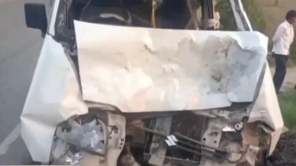 संभल: नीलगाय से टकराकर इको सवार कई लोग हुए घायल,नीलगाय की मौत