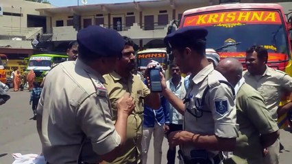 Khargone police in action of drunken bus drivers