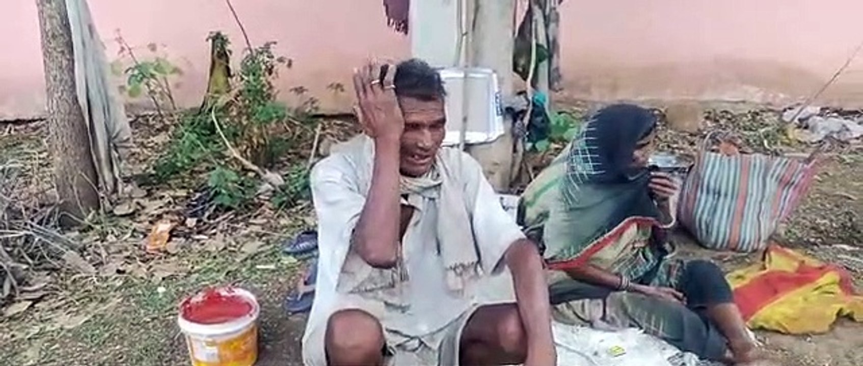 बेटी की शादी के बाद करना था आराम, अब खुले आसमान के नीचे कट रही रातें