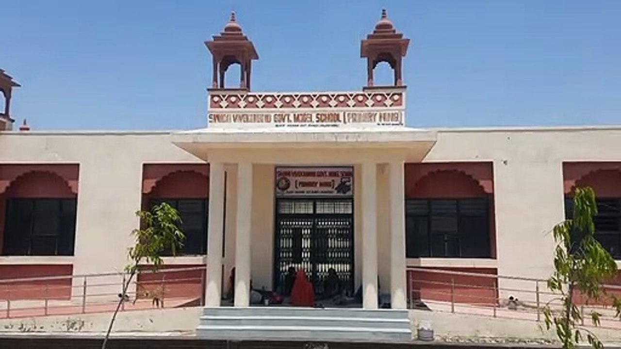 Video : धूल खा रहा 80 लाख की लागत से बना भवन,...