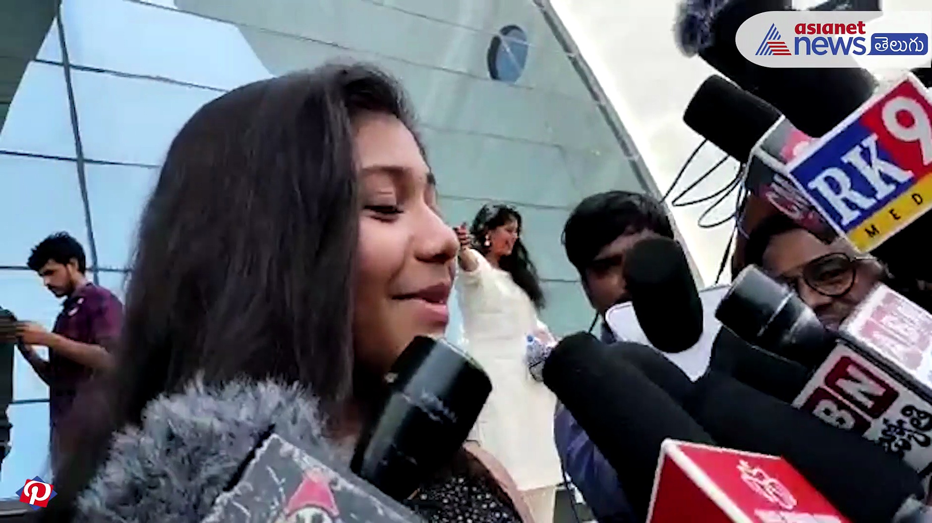 కస్టడీ సినిమా రివ్యూ చెప్పిన హీరో నాగచైతన్య చెల్లెలు..!