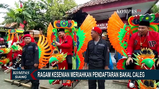 Kesenian Singa Depok dan Pawai Becak Meriahkan Pendaftaran Bacaleg PDIP Indramayu