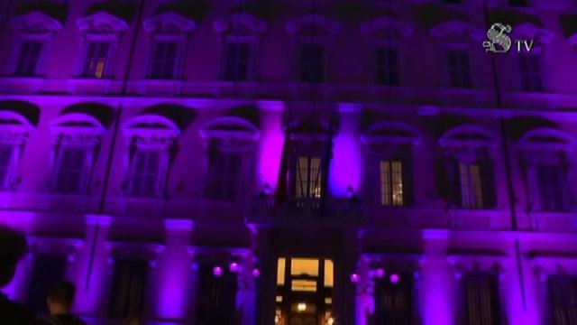 La facciata del Senato si colora di viola per Giornata Fibromialgia