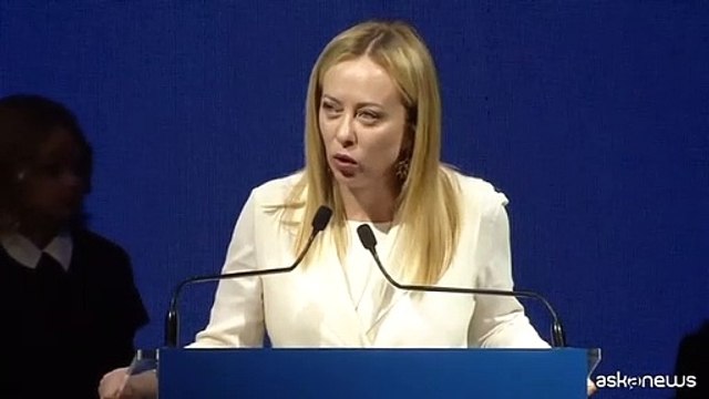 Meloni: Non ? scandaloso dire che siamo tutti nati da uomo e donna