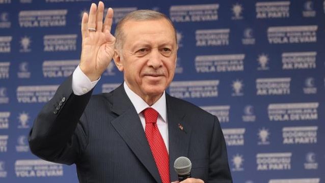 Cumhurbaşkanı Recep Tayyip Erdoğan seçim programını Ayasofya'da akşam namazı ile bitiriyor