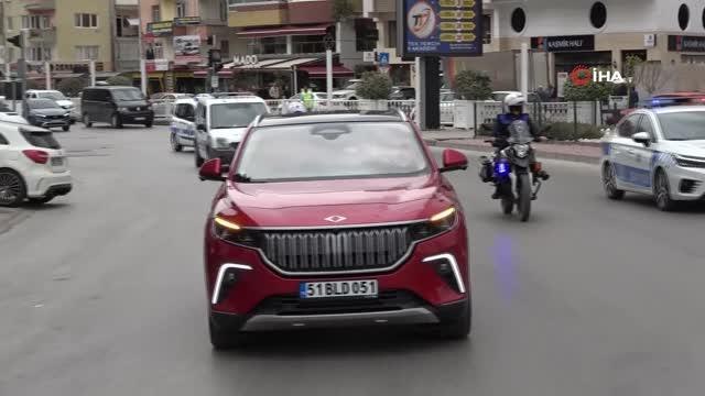 Türkiye'nin yerli otomobili Togg, Niğde'de vatandaşların beğenisine sunuldu