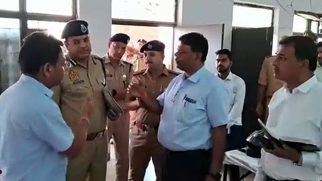 Video: नगरीय निकाय चुनाव की तैयारियों का जायजा लेने जिला निर्वाचन अधिकारी सूर्य पाल गंगवार और संयुक्त पुलिस आयुक्त पहुंचे रमाबाई स्थल